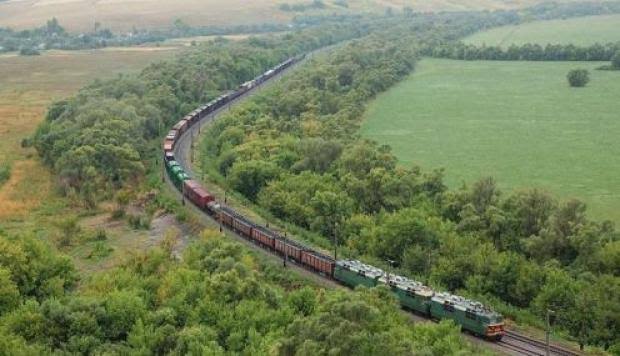 Proyectos en tela de juicio por corrupcion Tren en circulando desde una vía ferrea