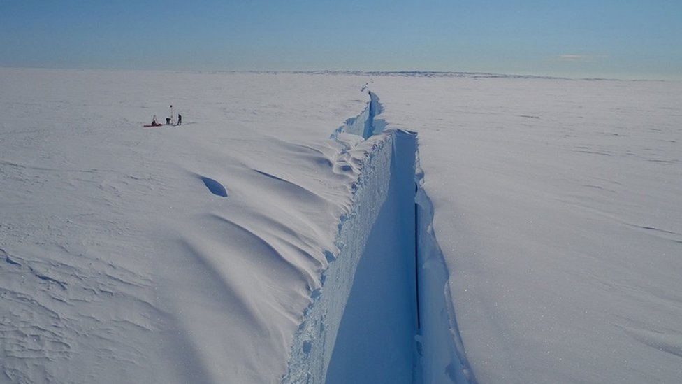 image for Gigantesco bloque de hielo se separa del glaciar Petermann
