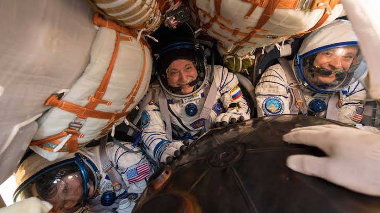 Regresan a la Tierra astronautas que estaban en la Estación Espacial Internacional image for Regresan a la Tierra astronautas que estaban en la Estación Espacial Internacional