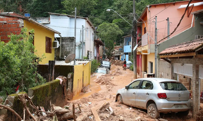 image for Chega a 64 o número de mortos após chuvas em São Sebastião e Ubatuta