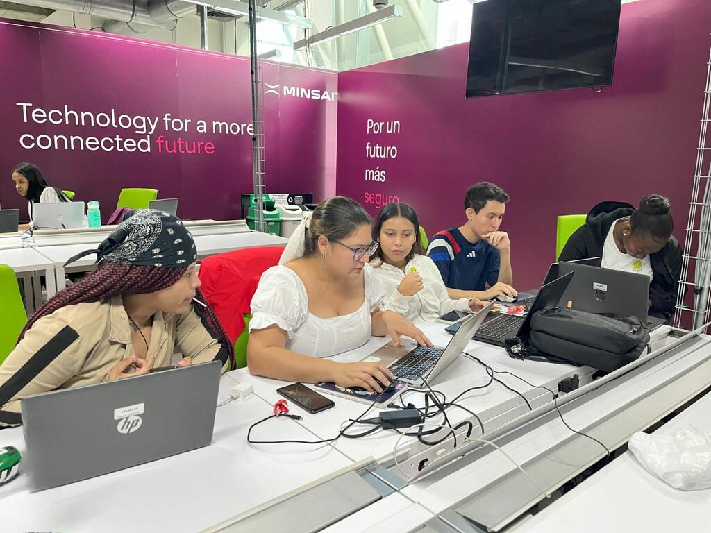 image for MINSAIT GRADÚA TALENTOS EN CIBERSEGURIDAD EN ANTIOQUIA