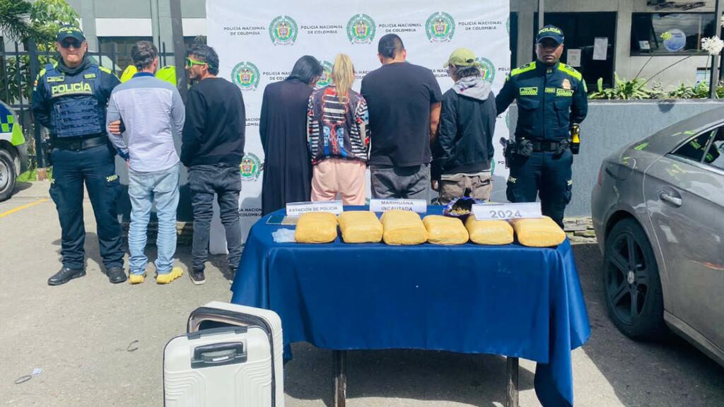 image for Capturan a 6 personas que transportaban 6 kilos de marihuana en Mercedes Benz