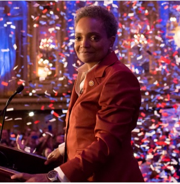 Lori Lightfoot la primera alcaldesa negra y gay de Chicago Lori Lightfoot en una foro a medio cuerpo