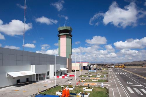 image for Cierran aeropuerto de Juliaca y aerolíneas cancelan vuelos