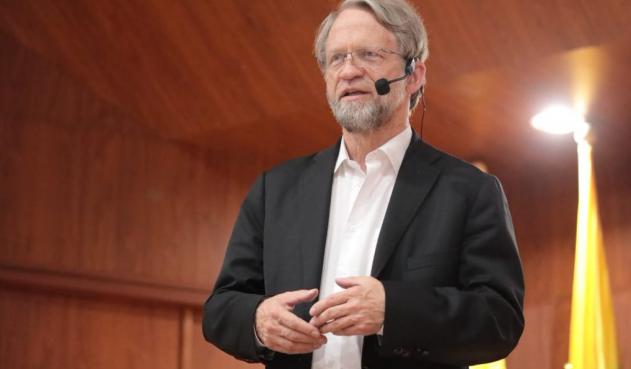Determinar si se decreta o no la perdida de investidura Antanas Mocus Senado Antanas Mocus en una conferencia