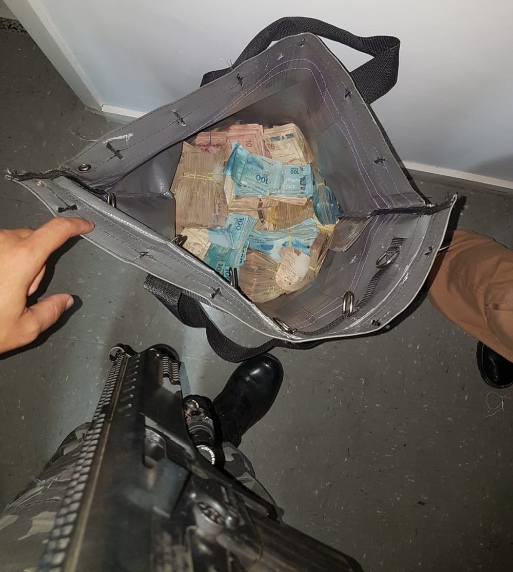 Mochila com dinheiro roubado dentro