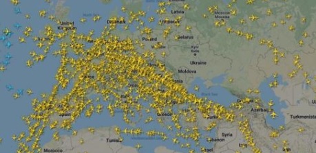 image for  Aviones esquivan el espacio aéreo de Ucrania para evitar el conflicto