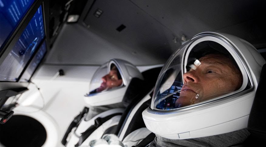 Veja quem viajará na primeira missão de turismo espacial da SpaceX image for Veja quem viajará na primeira missão de turismo espacial da SpaceX