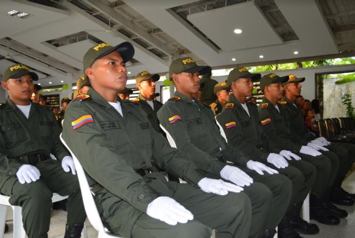 Juramento de bandera de 30 auxiliares de policia bachiller Ceremonia llevada a cabo en las instalaciones del Comando Departamento