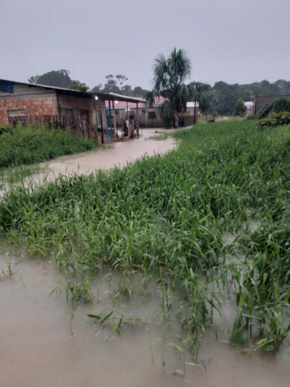 image for Fortes chuvas atinge ruas e residências no bairro Novo Progresso