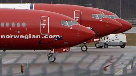 Vuelos Madrid - Lima Avios estacionados en un aeropuerto del mundo