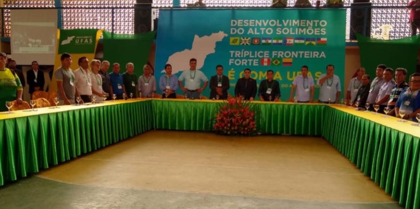 Pessoas em uma reuniao em Benjamin Constant