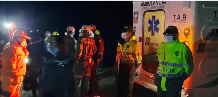 Rescatan con vida a minero que duró seis días sepultado en una mina image for Rescatan con vida a minero que duró seis días sepultado en una mina