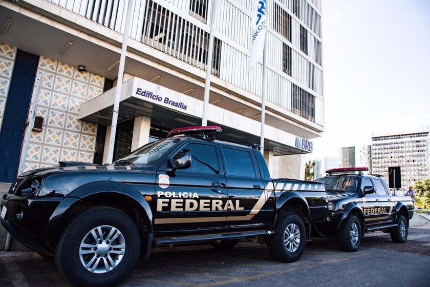 O suposto esquema de propina no BRB foi denunciado Carro estacionado em uma rua