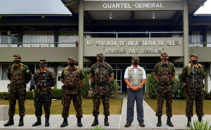 image for Brigada das Missões recebe comitiva de autoridades militares