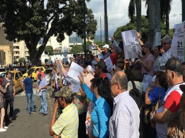 Molestias en alzas en impuesto predial en Bucaramanga Personas en manifestaciones en Bucaramanga