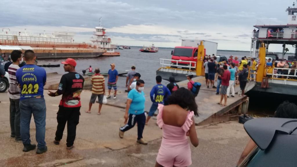 image for Policiais militares no Porto da Ceasa para garantir o cumprimento do Decreto