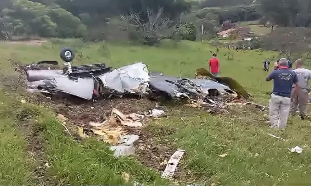 Avião cai em Minas Gerais e deixa sete mortos image for Avião cai em Minas Gerais e deixa sete mortos
