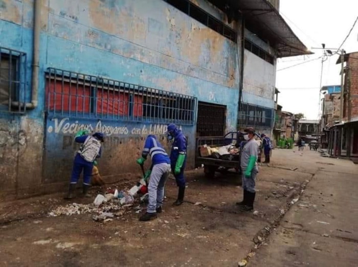 image for Limpieza en zona comercial y demás sectores del distrito