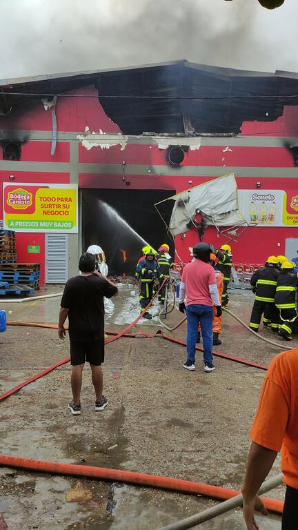 image for Incendio en establecimiento comercial El Canasto