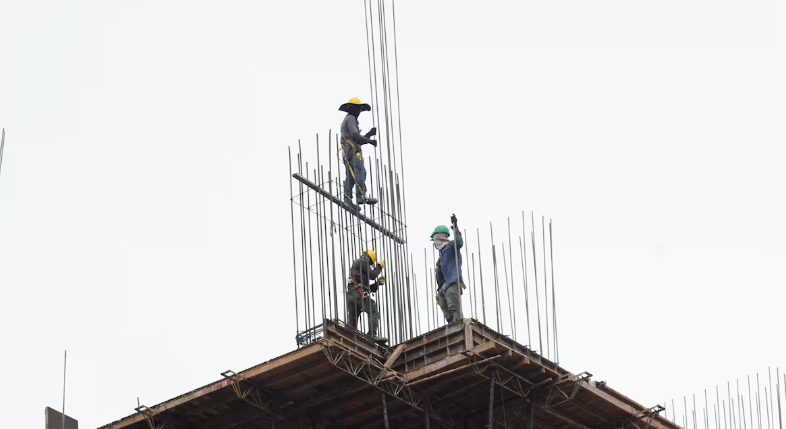 image for Voces que buscan soluciones - apoyo a quienes perdieron su vivienda 