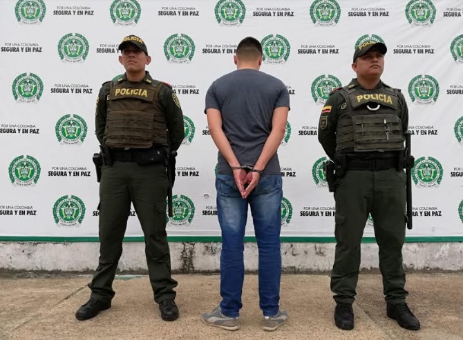 En puesto de verificación de antecedentes en Leticia fue capturado Dos policias y una persona capturada