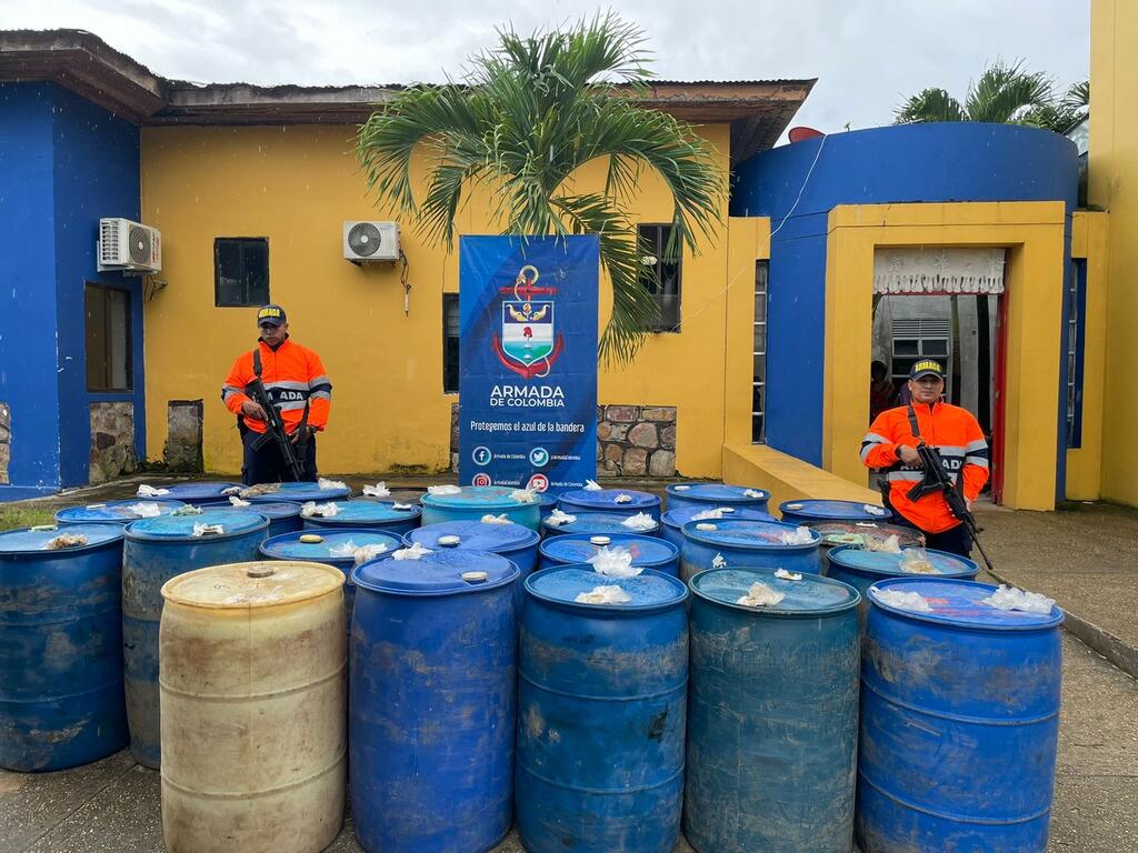 image for Incautan galones de combustible sobre el río Amazonas 