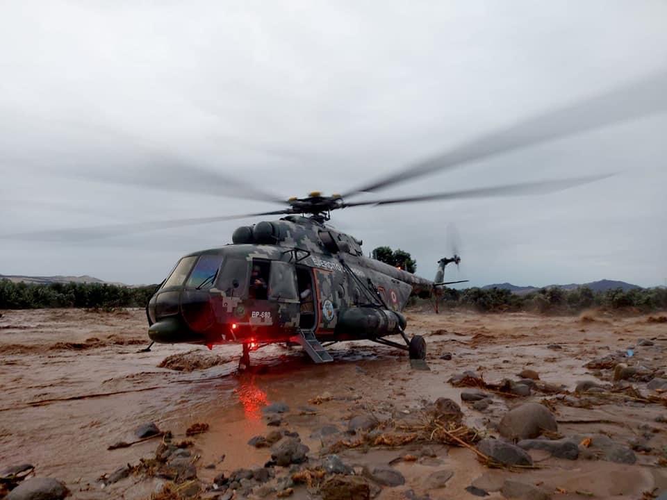 image for Helicóptero rescataron a 42 pobladores el distrito de Chao 