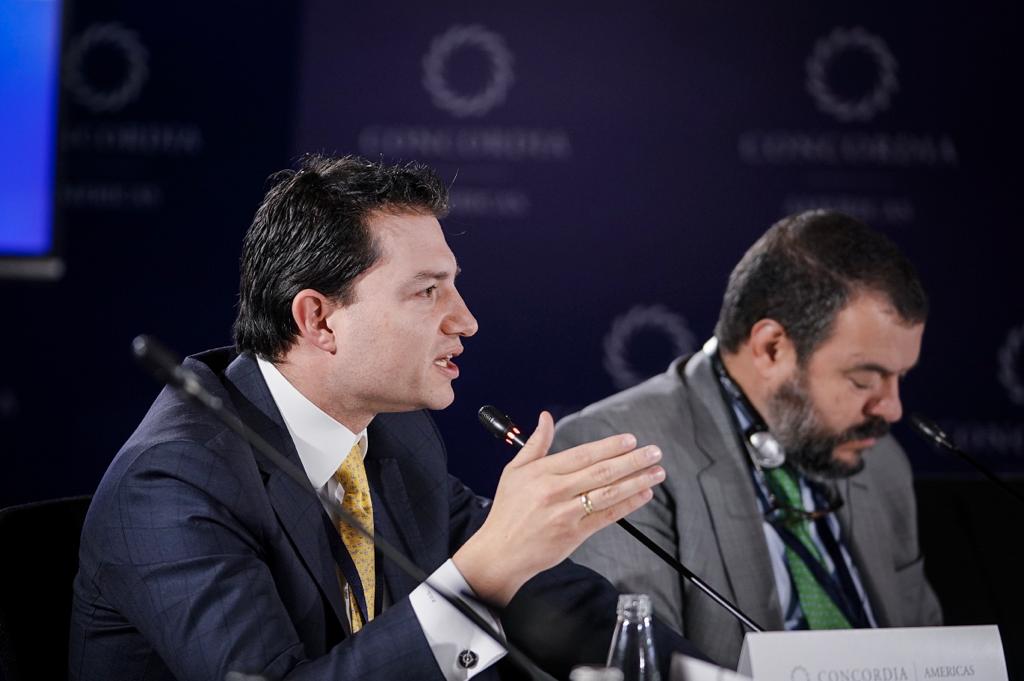 Contraloria y sus avances Personas en una reunion