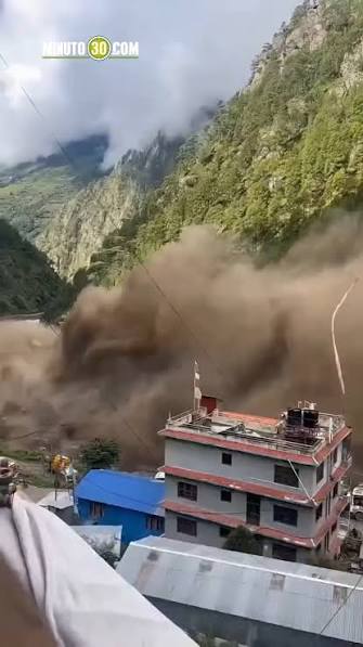 Avalancha desata devastadora inundación en frontera entre China y Nepal image for Avalancha desata devastadora inundación en frontera entre China y Nepal