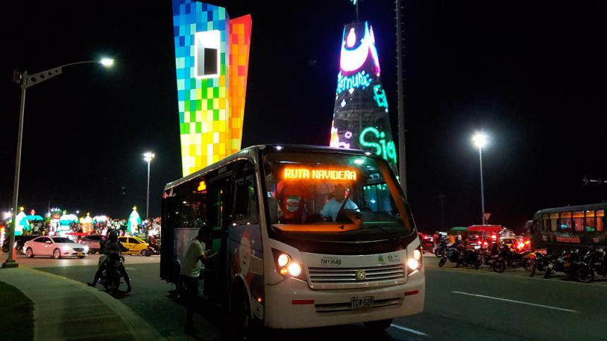 Bus circulando en las calles de Bogota