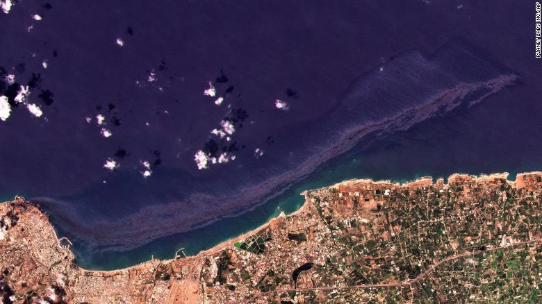 Derrame de petróleo en Siria se extiende por el Mediterráneo image for Derrame de petróleo en Siria se extiende por el Mediterráneo
