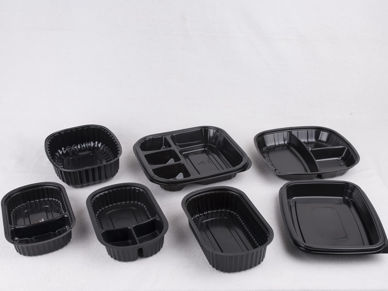 Nueva York prohibe las cajas de plastico de los alimentos Empaque de plastico en una mesa