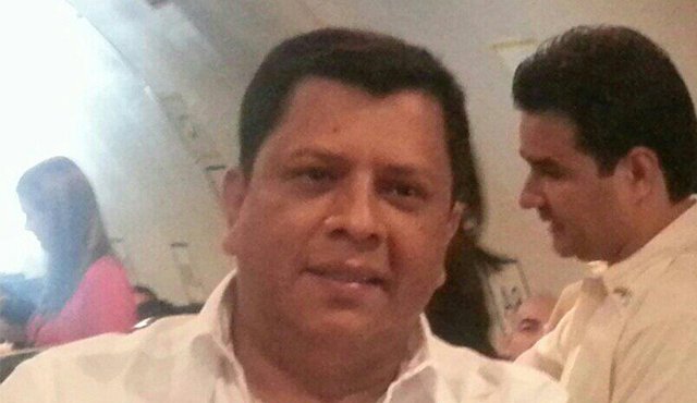 Exgobernador Manuel Carebilla salpicado por corrupcion Manuel Carevilla en una foto de camisa blanca