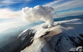 image for  Volcán Nevado del Ruiz vuelve a emitir cenizas y su actividad podría incrementarse