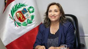 image for Rodeada de francotiradores y policías Dina Boluarte se sigue burlando de la prensa