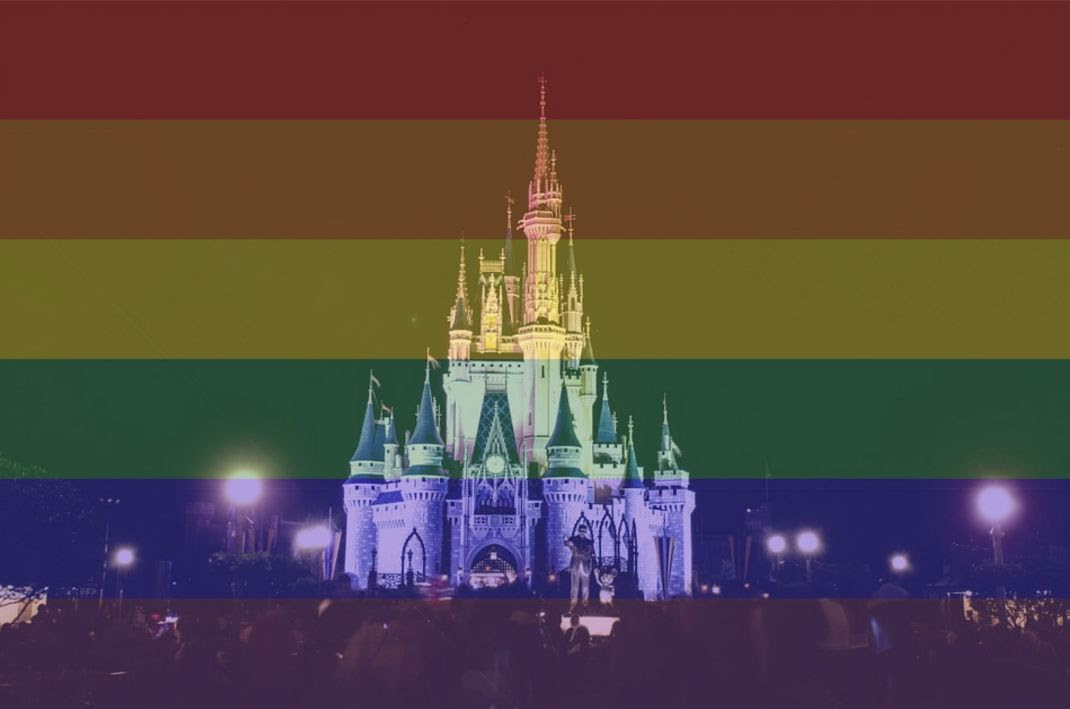 Parques de Disney se unen a desfile LGBT Imagen de Disney con fondo de colores del LGTB