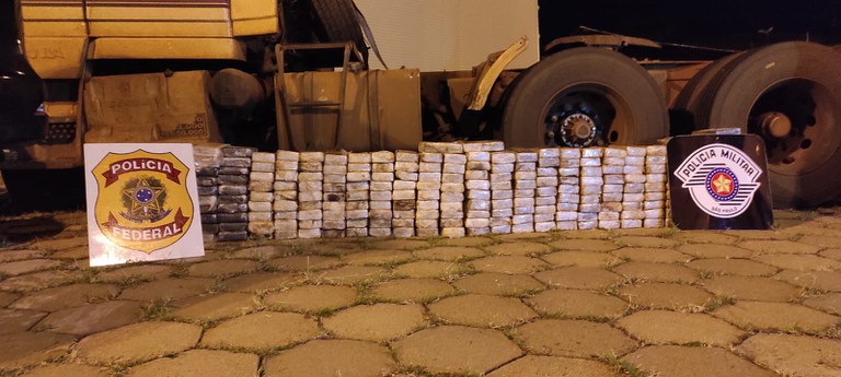 image for PF e PM prendem um indivíduo e apreendem mais de 200kg de cocaína