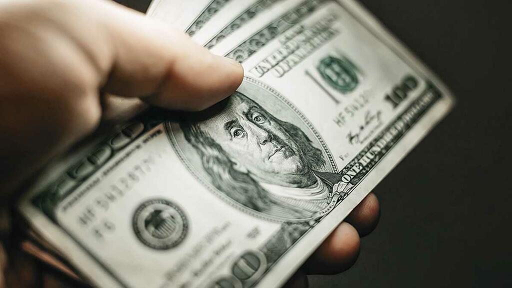 image for Dólar subiendo y acciones bajando