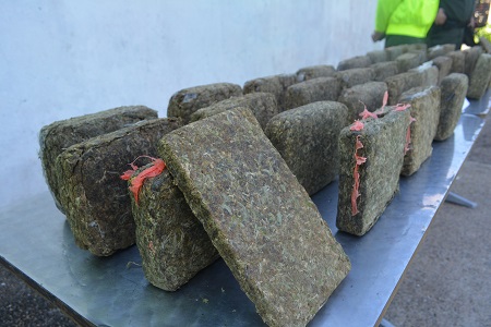 image for CAEN EN AEROPUERTO DE LETICIA ENCOMIENDAS QUE OCULTABAN MARIHUANA 