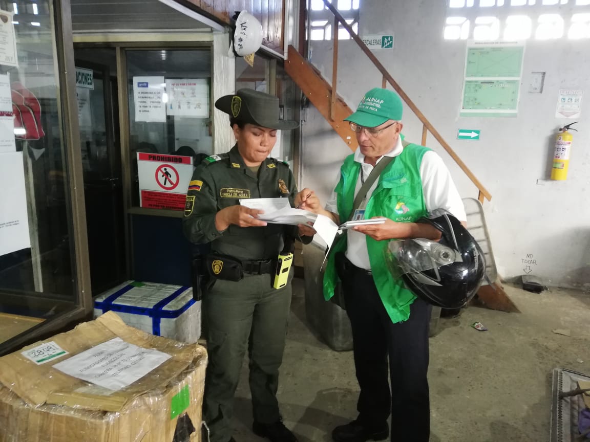 Controlar los recursos naturales Policia con personal de la AUNAP en controles