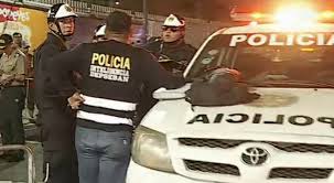 Carro de la policia en un intento de asalto 