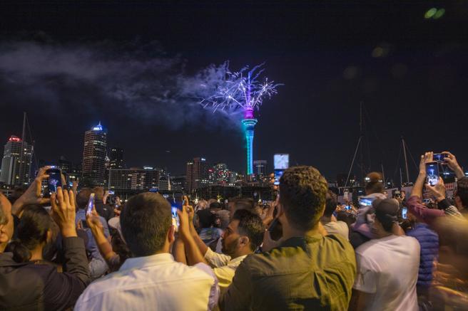 Millones de personas en el mundo celebraron la entrada del Año Nuevo image for Millones de personas en el mundo celebraron la entrada del Año Nuevo