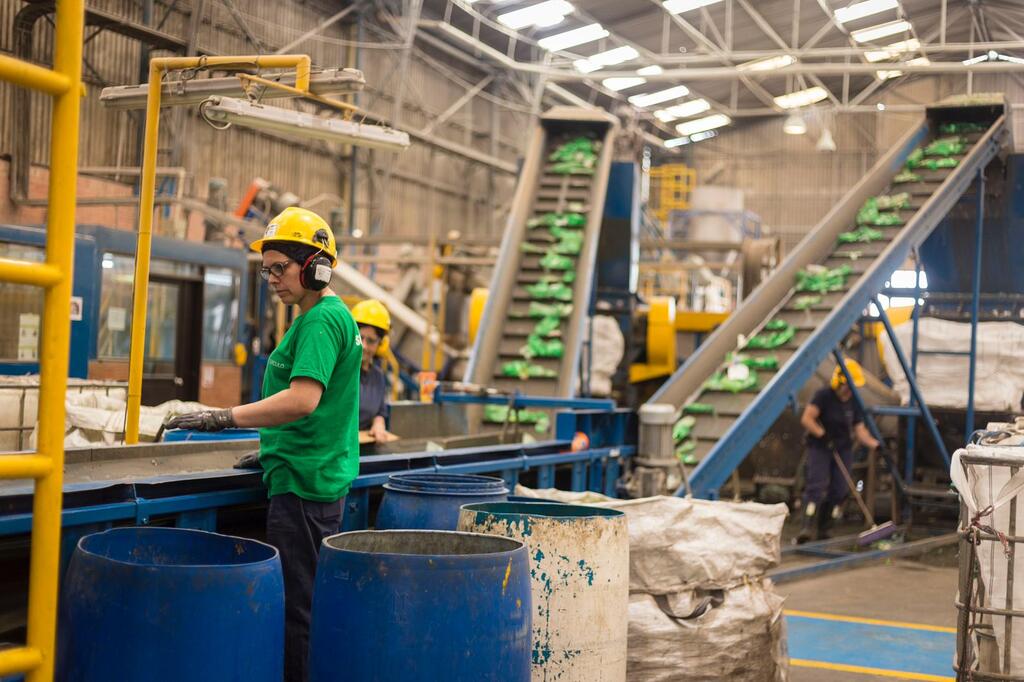 image for 380 empresas colombianas impulsan la economía circular