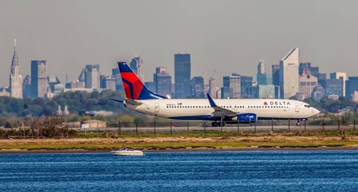 Kennedy Airport jetliner aborts takeoff to avoid another jet crossing runway image for Kennedy Airport jetliner aborts takeoff to avoid another jet crossing runway