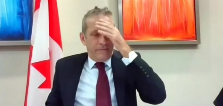 Embajador de Canadá en Colombia voló de ira por problemas de conexión image for Embajador de Canadá en Colombia voló de ira por problemas de conexión