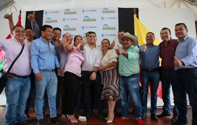 Vivienda, Jonathan Malagon Personas parados para ser fotografiados