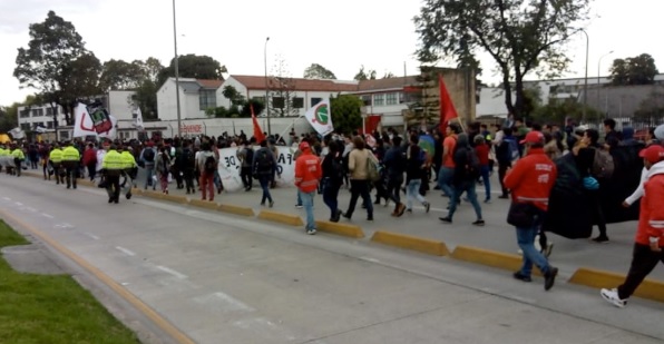 Desde tempranas horas de la madrugada se empezaron a ver estudiantes Estudiantes madrugaron a marchar en Bogota