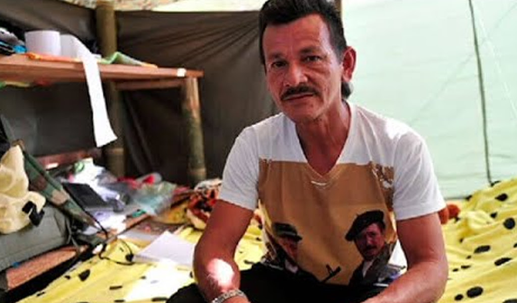Cayo segundo al mando de las disidencias de las FARC Rodrigo Cadete en una habitacion