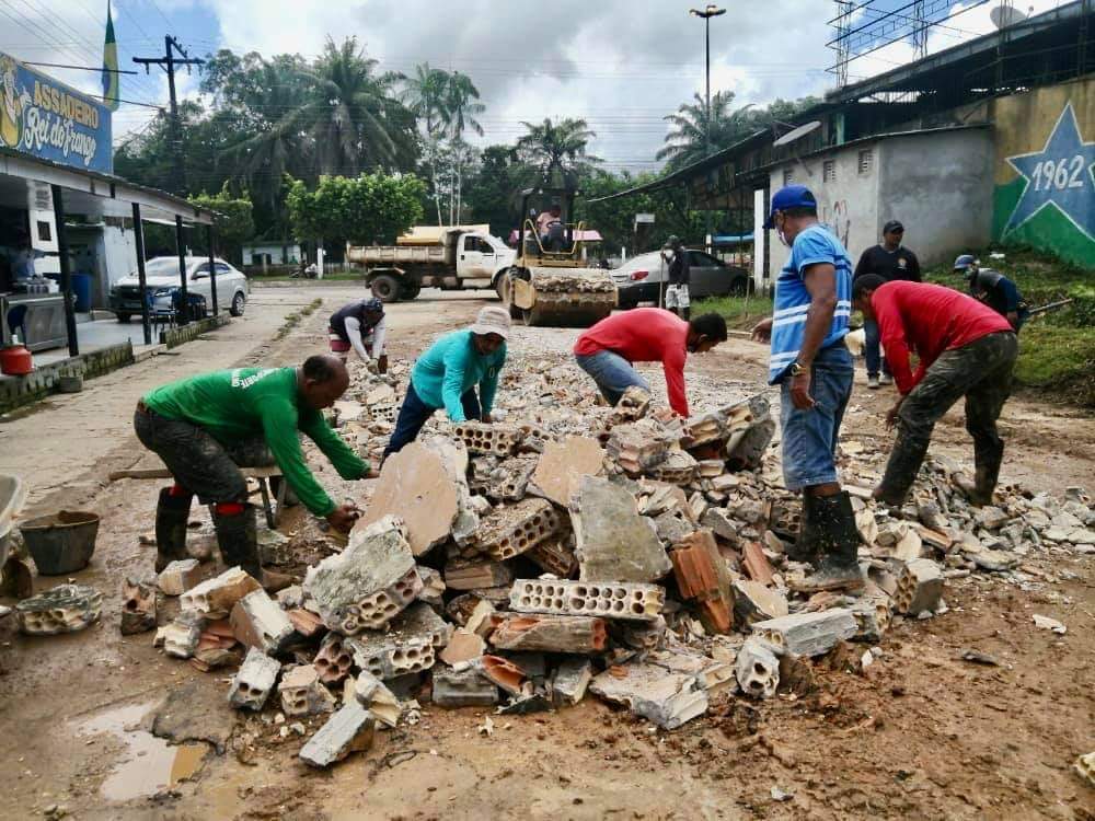 Serviço de tapa buraco | Equipe da secretaria de obras image for Serviço de tapa buraco | Equipe da secretaria de obras